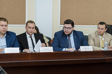 Молодые парламентарии делают первые шаги в законотворчестве